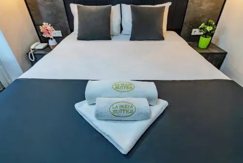 La Pazza Suites Camere Photos