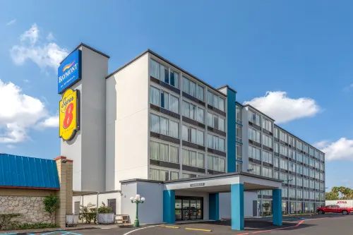 Super 8 by Wyndham Laredo Außen Photos