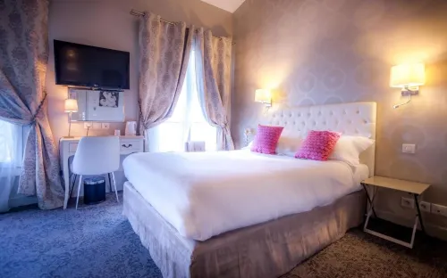 Hotel Ascot Opera Kamar Photos