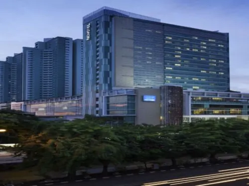 Novotel Jakarta Gajah Mada Eksterior Photos