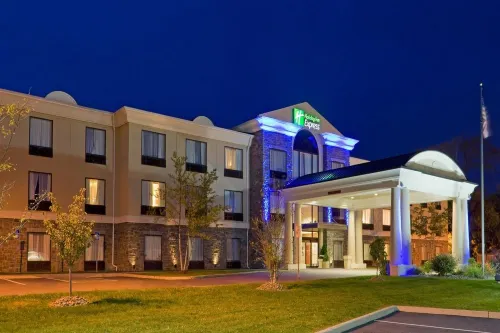 Holiday Inn Express & Suites Chester-Monroe-Goshen Exterior Photos