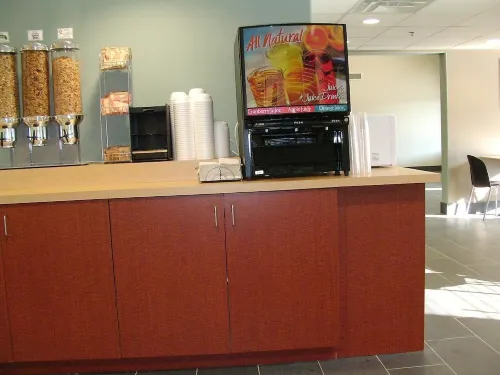 Super 8 by Wyndham Peterborough Restauration Photos