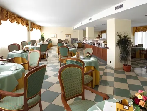 Phi Hotel Cavalieri Business Photos