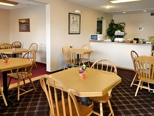 Super 8 by Wyndham Grand Junction Colorado Dining Photos