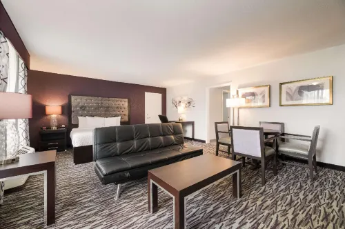 Clarion Inn & Suites Across from Universal Orlando Resort Rooms Photos