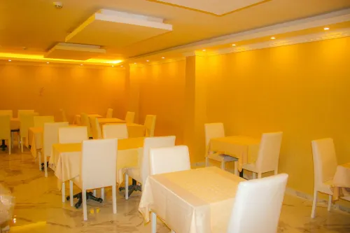 Deluxe Newport Hotel - Old City Restauration Photos