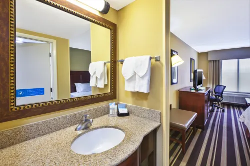 Hampton Inn Washington-Dulles Int'l Airport South Rooms Photos
