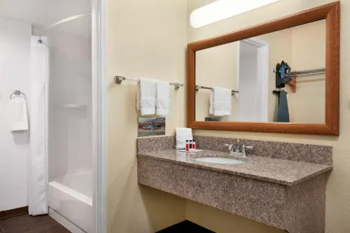 Ramada by Wyndham Spokane Airport Rooms Photos