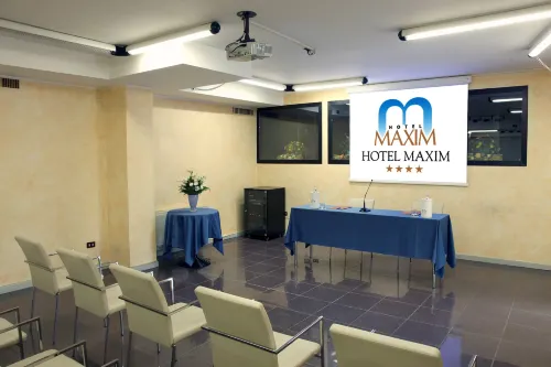 Hotel Maxim Business Facilities Photos