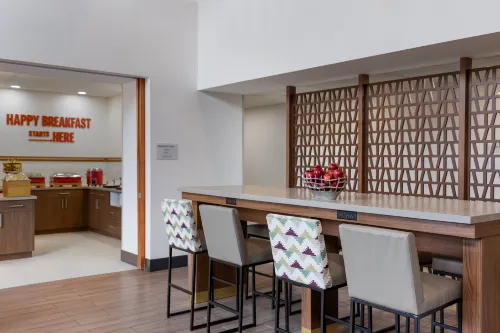 Hampton Inn and Suites by Hilton Windsor Dining Photos
