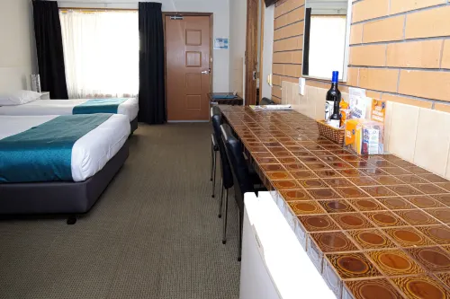 Keith Motor Inn Rum Photos
