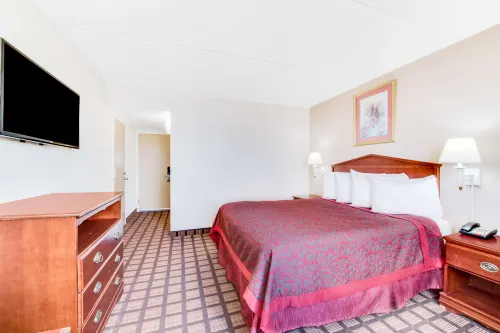 Days Inn & Suites by Wyndham Laredo Photos