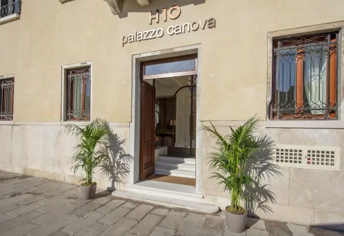 H10 Palazzo Canova Exterior Photos