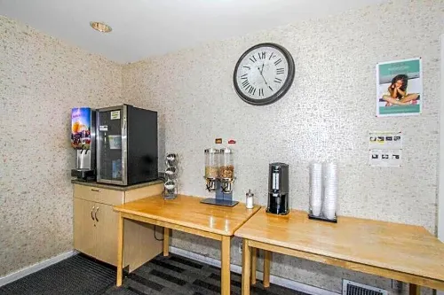 Canadas Best Value Inn Chinook Station Dining Photos