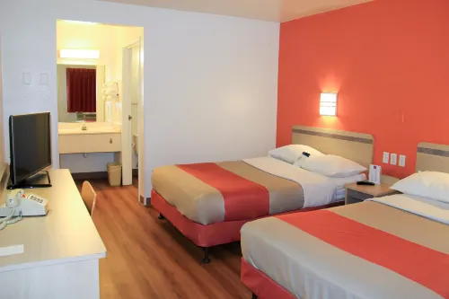 Motel 6 Enfield, CT - Hartford Rooms Photos
