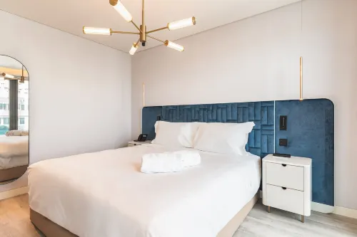 Luster Hotel Photos
