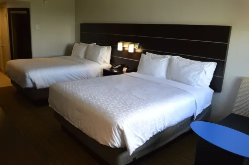 Holiday Inn Express & Suites Miami - Hialeah Rooms Photos