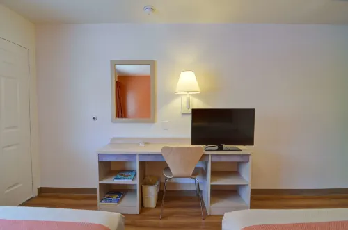 Motel 6 Palm Springs, CA - East - Palm Canyon Photos