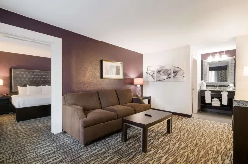 Clarion Inn & Suites Across from Universal Orlando Resort Photos
