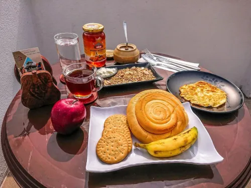 Hotel Backpackers Inn Restauration Photos