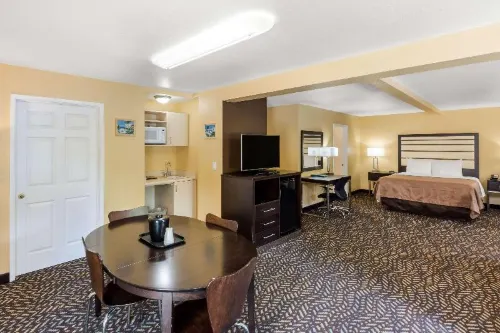Quality Inn & Suites Capitola by the Sea Chambres Photos