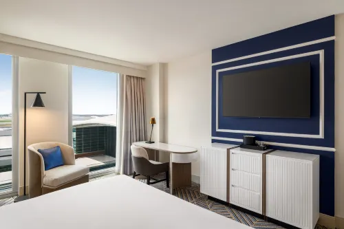 Hilton BNA Nashville Airport Terminal Rooms Photos