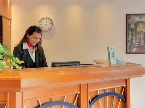 ITM Entrée Glinde Restaurant & Tagungshotel Area Publik Photos