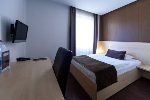 Promenade City Hotel Rooms Photos