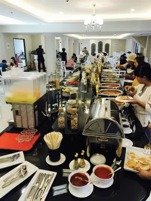 The Green View Hotel Dining Photos
