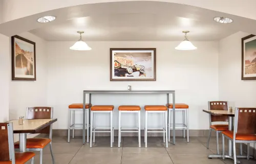 Best Western Plus Kings Inn  Suites Restauration Photos
