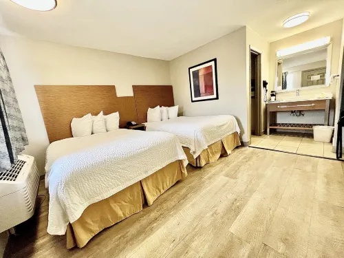 Days Inn & Suites by Wyndham Arlington Near Six Flags Phòng Photos