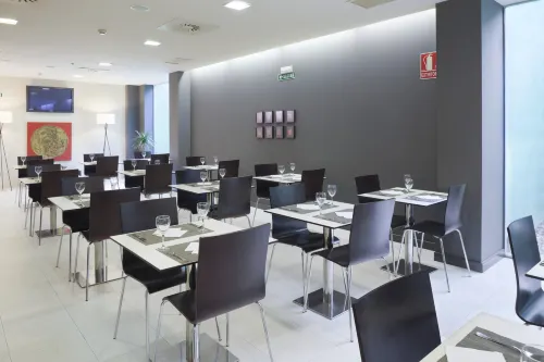 Holiday Inn Express Pamplona Restauration Photos