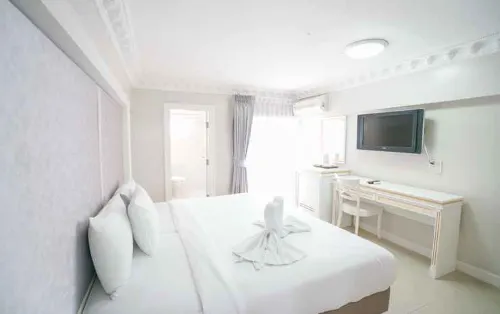 Romance Hotel Sukhumvit 97 Photos
