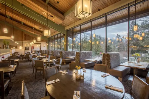 Banff Park Lodge Dining Photos