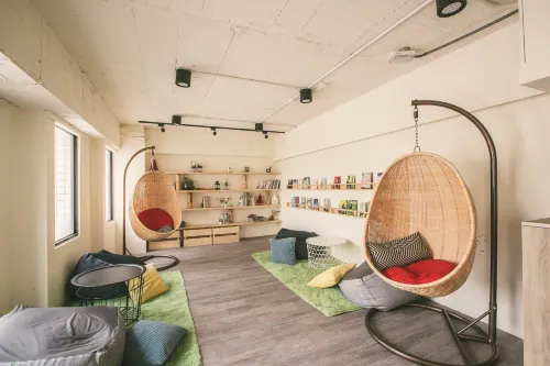 Stray Birds Taichung Hostel Public Areas Photos
