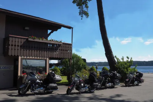 Ramada by Wyndham Campbell River Exterior Photos