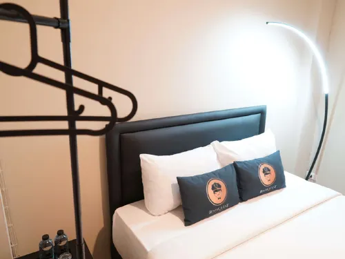 RQ Bangkok Huai Khwang by Collection O Rooms Photos