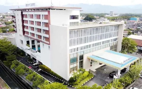 Mercure Padang Eksterior Photos