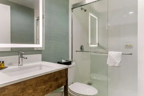 Best Western Plus New Englander Rooms Photos