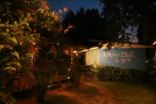 Raven Blue Außen Photos