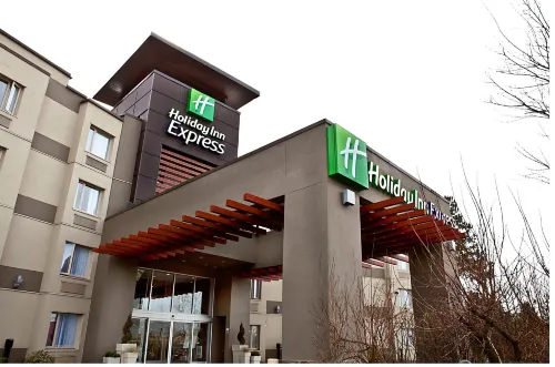 Holiday Inn Express & Suites Langley Exterior Photos