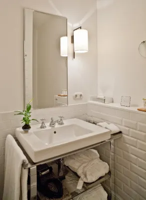 Louis Hotel Photos