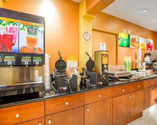 Quality Inn & Suites Westminster Seal Beach Dining Photos