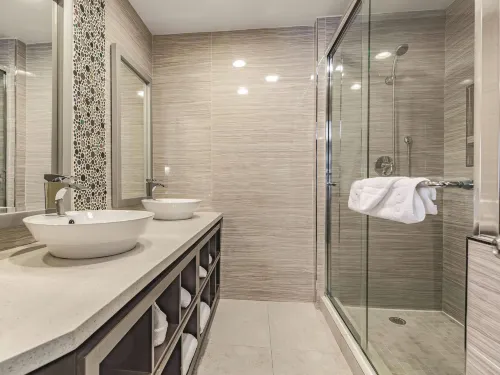 La Quinta Inn & Suites by Wyndham San Francisco Airport West Rooms Photos