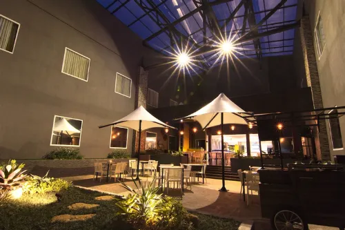 Bonnet Hotel Surabaya Außen Photos