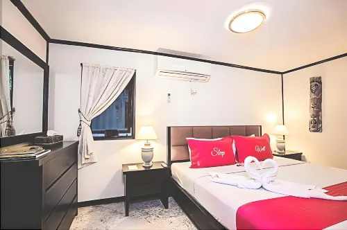 Royal Caravan Hotel & Outbound Trawas Photos