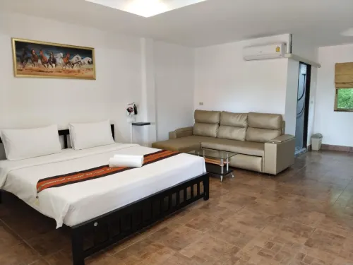 Phratamnak Inn - 100 Meter from Beach Zimmer Photos
