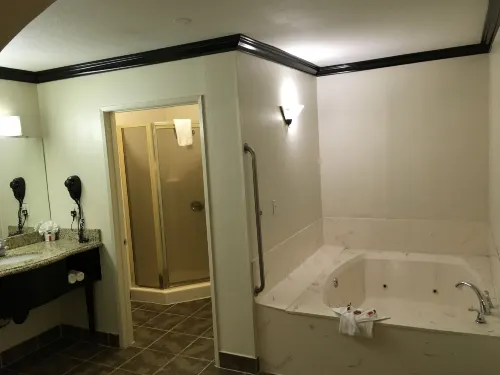 Ramada by Wyndham Ontario Photos