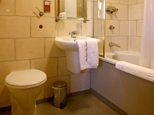 The Royal Toby Hotel Zimmer Photos