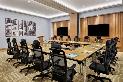 Le Meridien Cairo Airport Business Facilities Photos